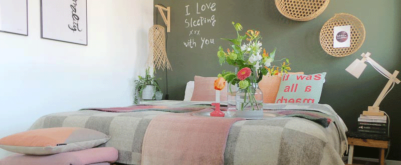 Lekker warm de winter in met kussens en wollen deken