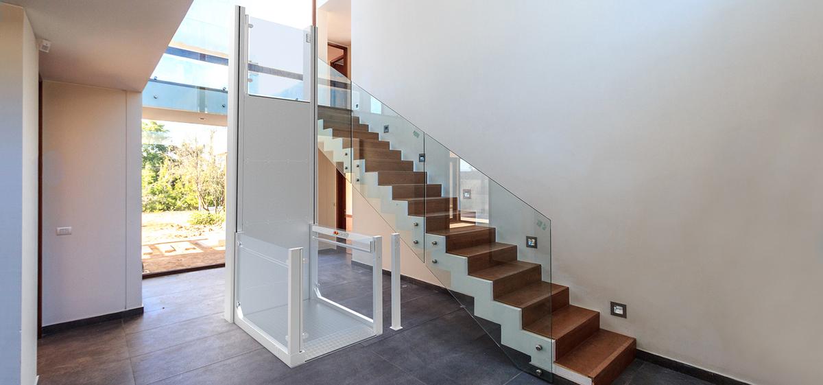 Het fijne aan een huislift voor jouw woning? Langer thuis wonen!