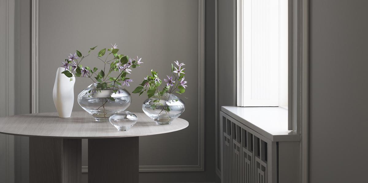 Groot, groter, groots… je bloemstukken in deze Duo vazen van Georg Jensen lijken nog groter