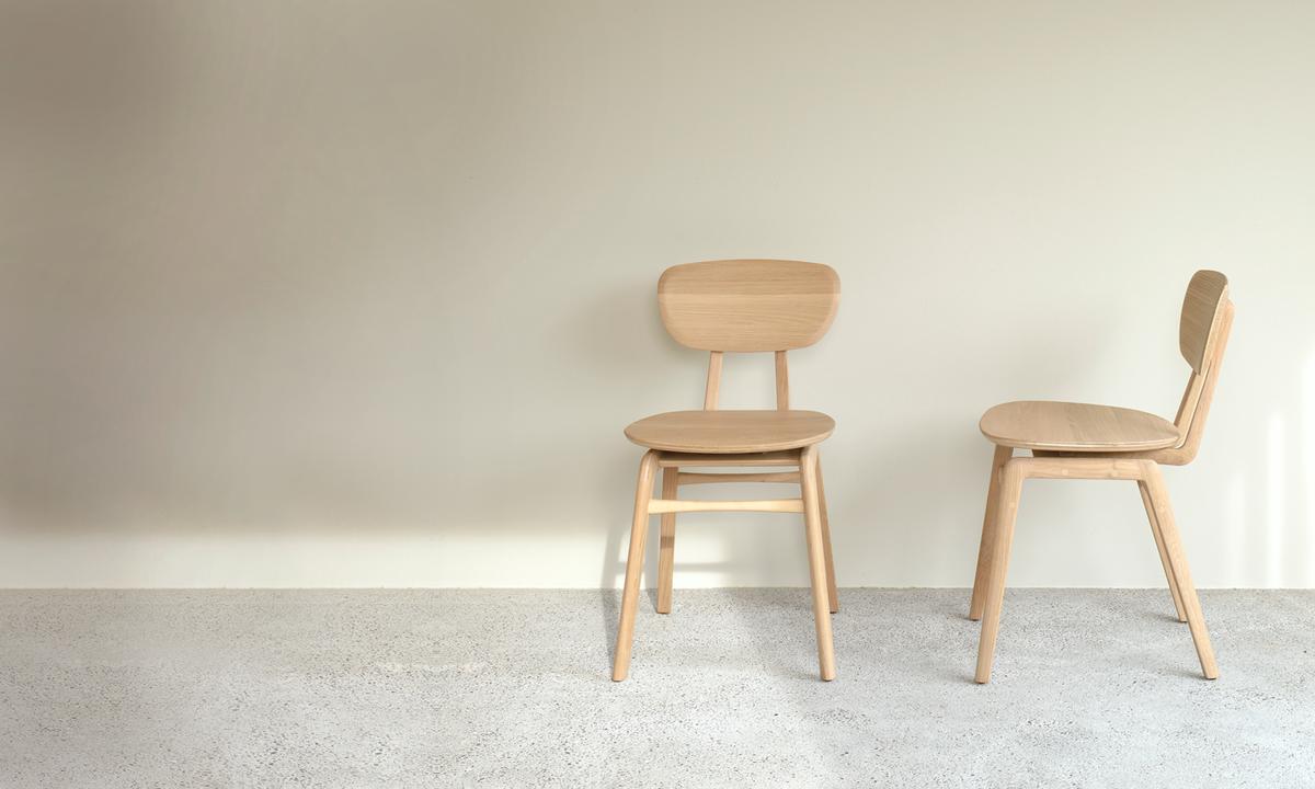 &#x2705; Deze stevige eikenhouten eetkamerstoel is preciés wat we zoeken