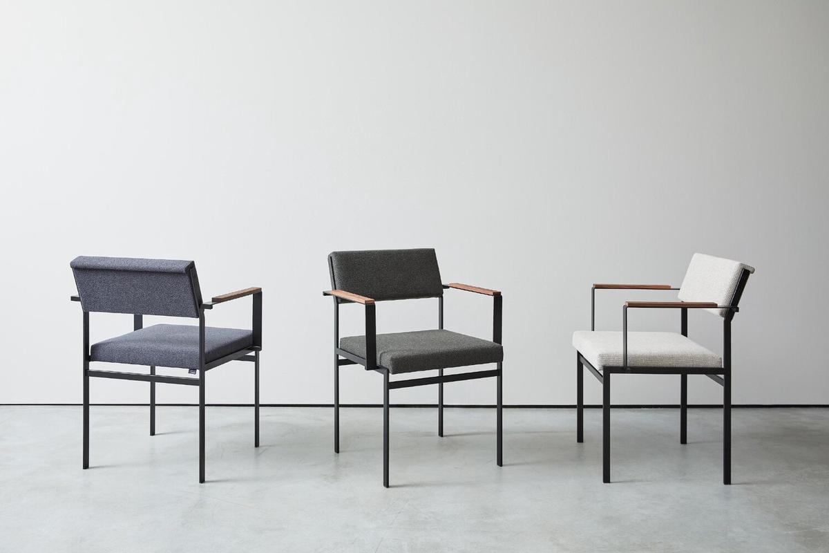 Herken jij deze klassieker? De Mid-Century design FM17 eetkamerstoel is weer helemaal nieuw