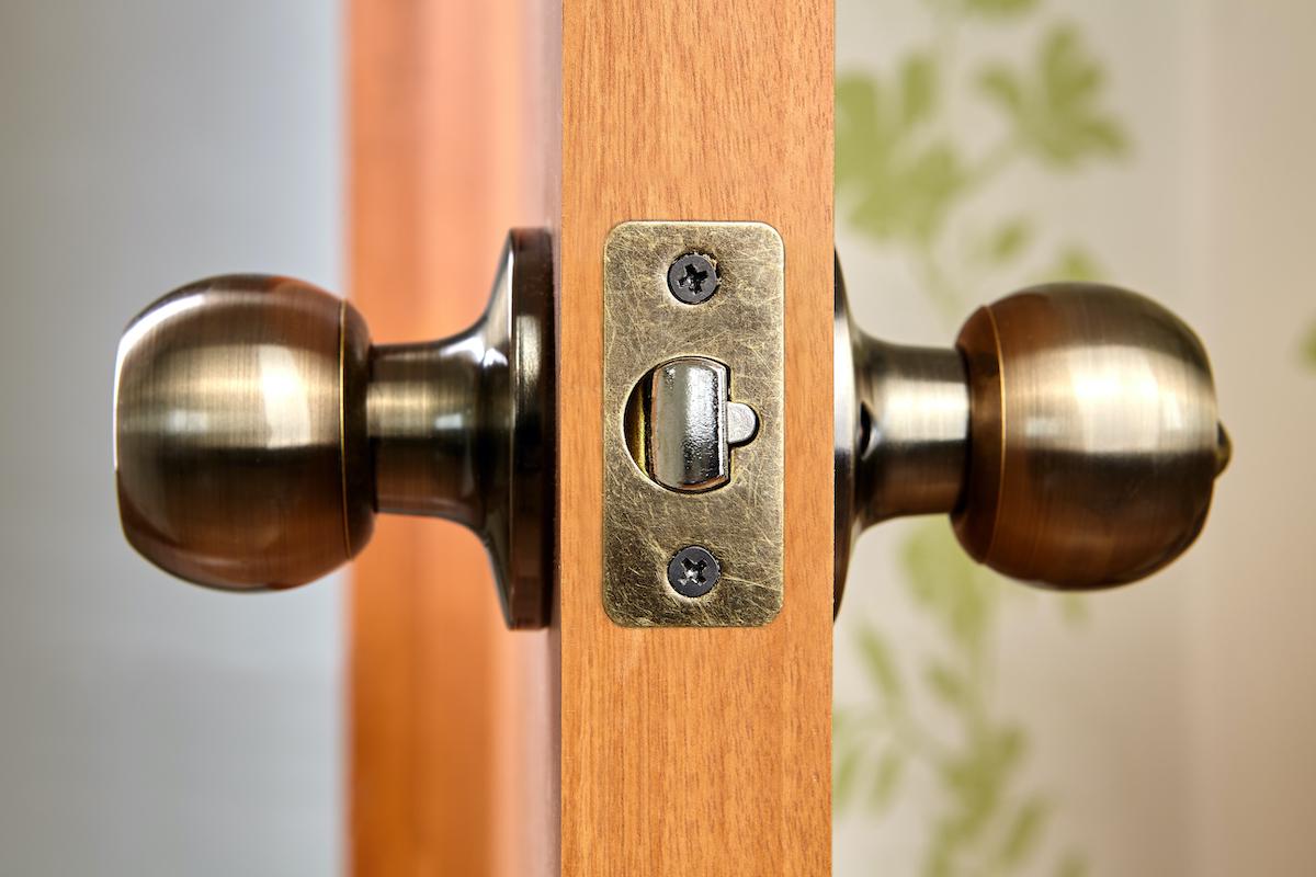 Zo finish je stijlvol de looks van je huis met nieuw deurbeslag