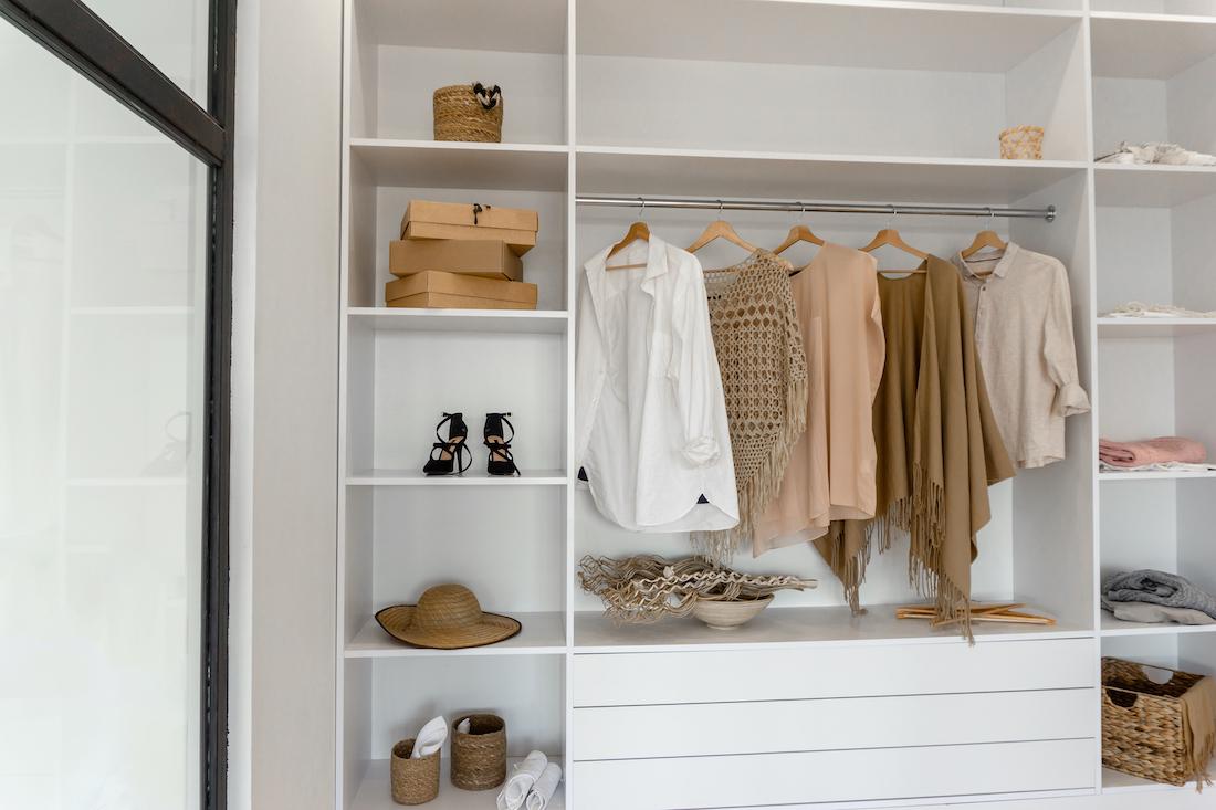 Tips voor het indelen en organiseren van de kledingkast