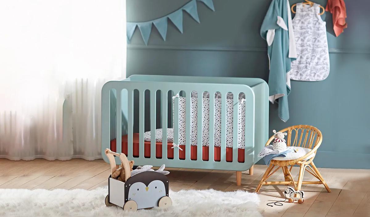 Kleur jouw babykamer met deze mooi gekleurde ledikantjes in het blauw, roze, wit of houtkleur