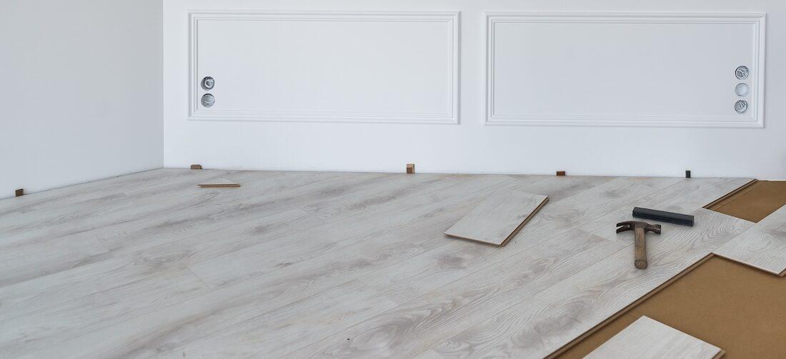 Goede redenen om te kiezen voor een grijze laminaatvloer
