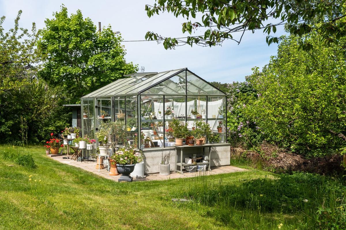 6 x een glazen tuinkas in de tuin: van glazen kantoorruimte tot atelier