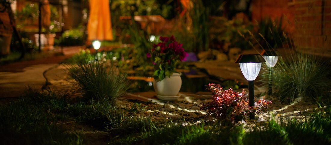 Creëer sfeer in de tuin met verlichting