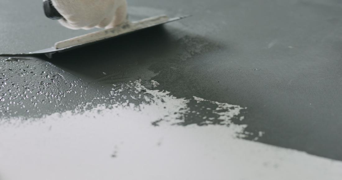 Hoe werkt een vloer egaliseren?