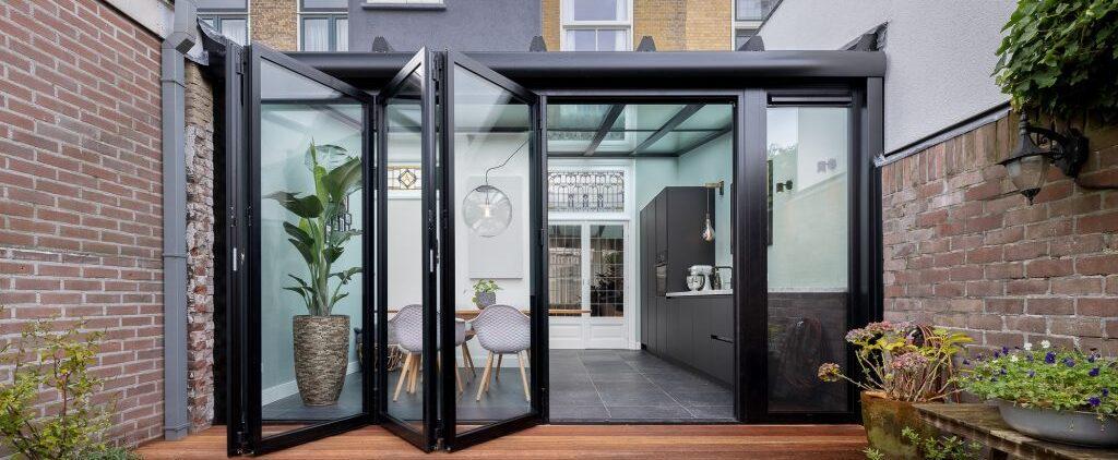 Seizoensgebonden woonplezier met een serre aanbouw