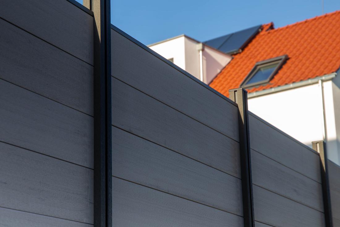 Kies voor een composiet schutting in tuin