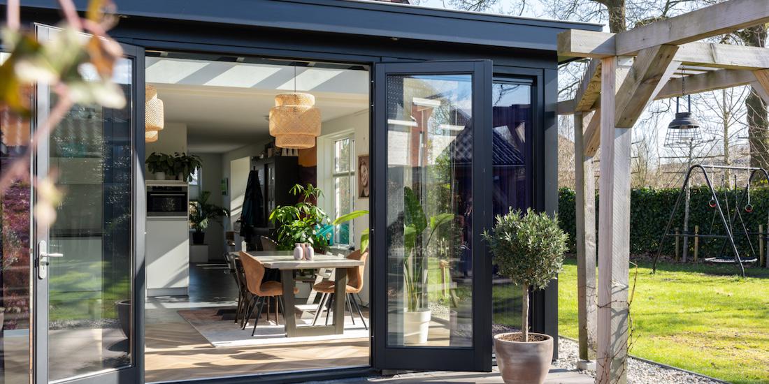 Waarom een serre aanbouw de beste upgrade voor je woning is